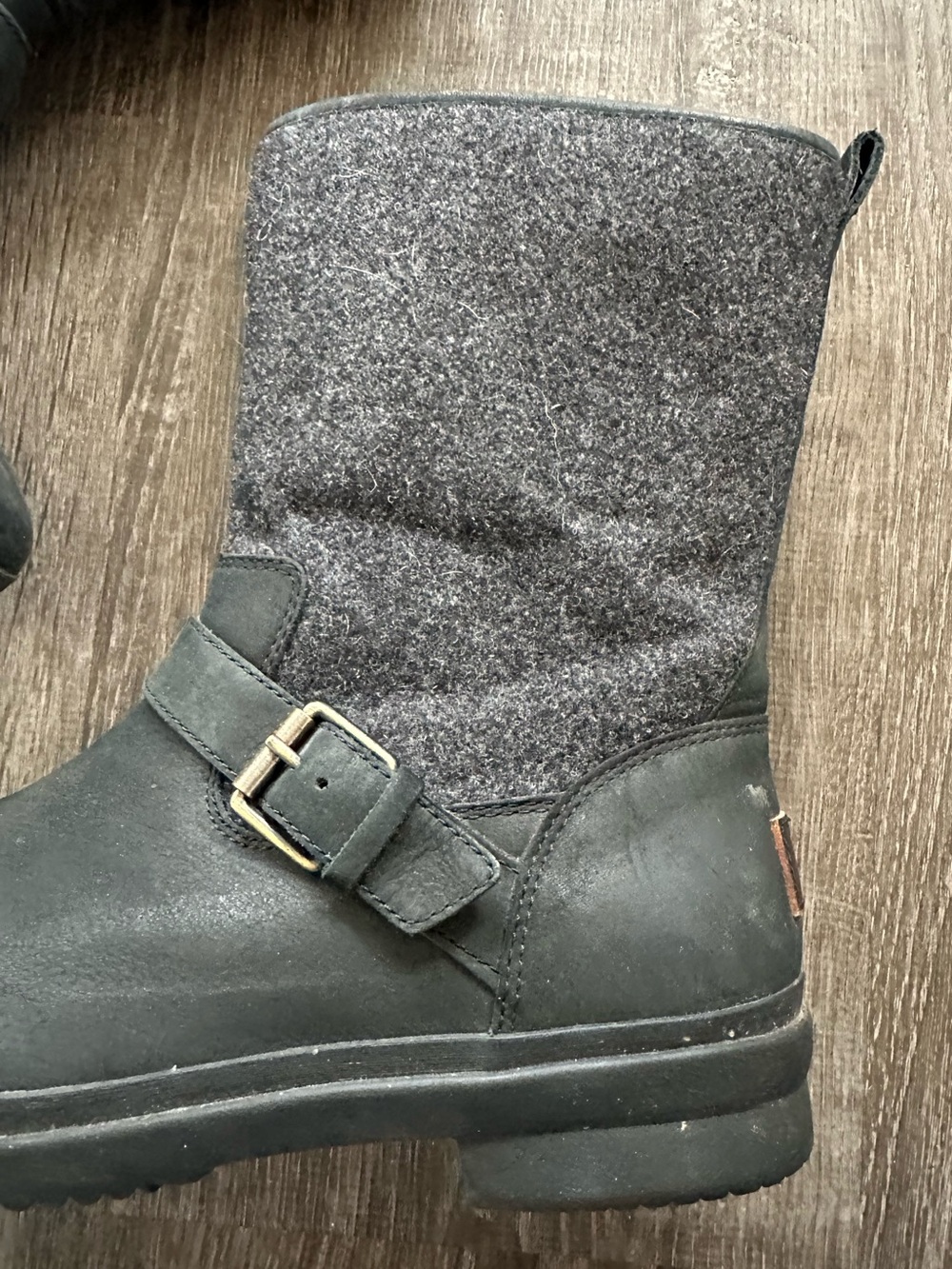 UGG Robbie Boots - Picture 2 of 9